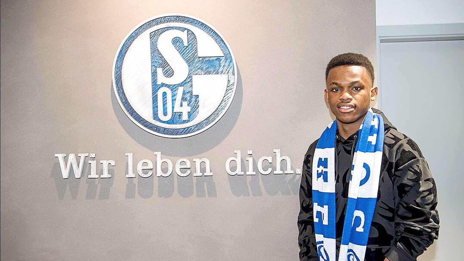 赵露思的成 赵露思的成